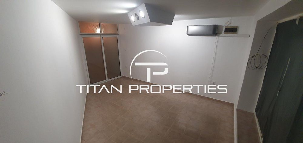 Дава се под наем Магазин в Бургас, Център - 20 кв.м за 229.5 € - Снимка #1