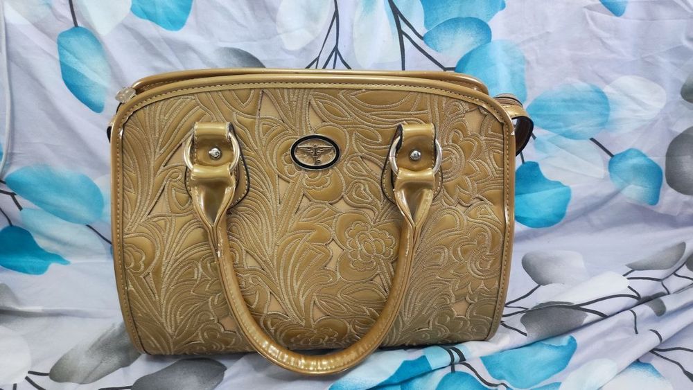 Сумка глянцевая.