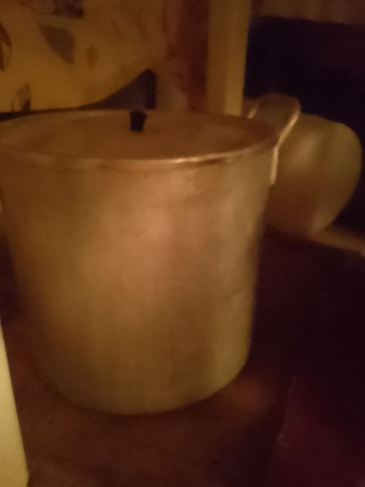 Кастрюли разные продам