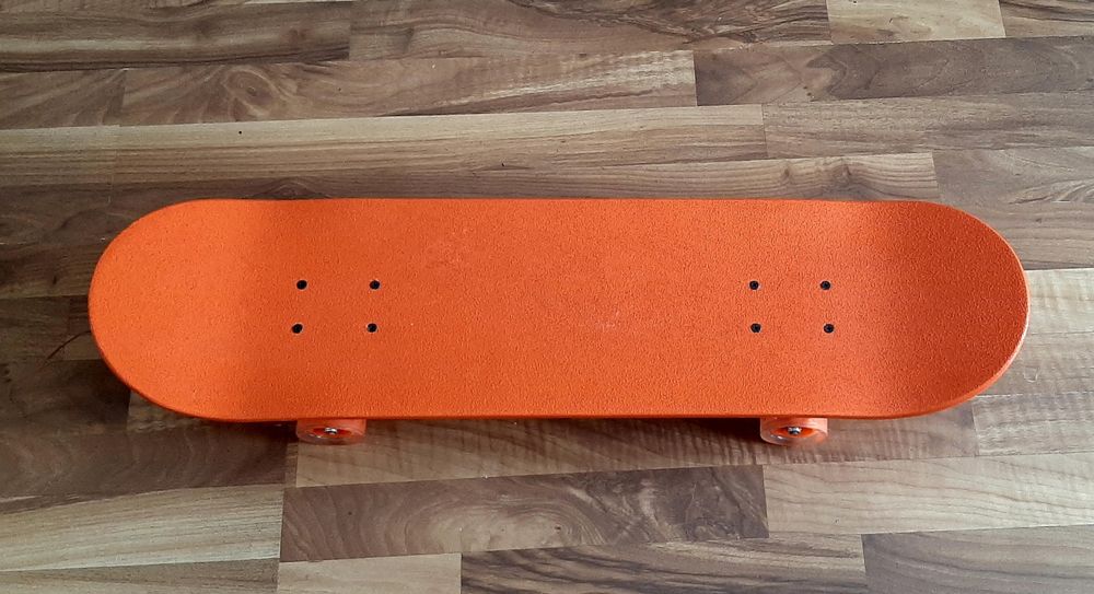 Две магнитни масички  и нови играчки