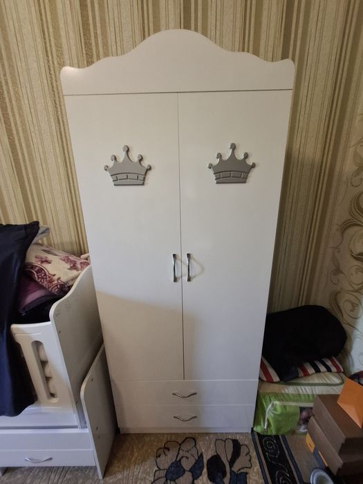 Детская кровать со шкафом.