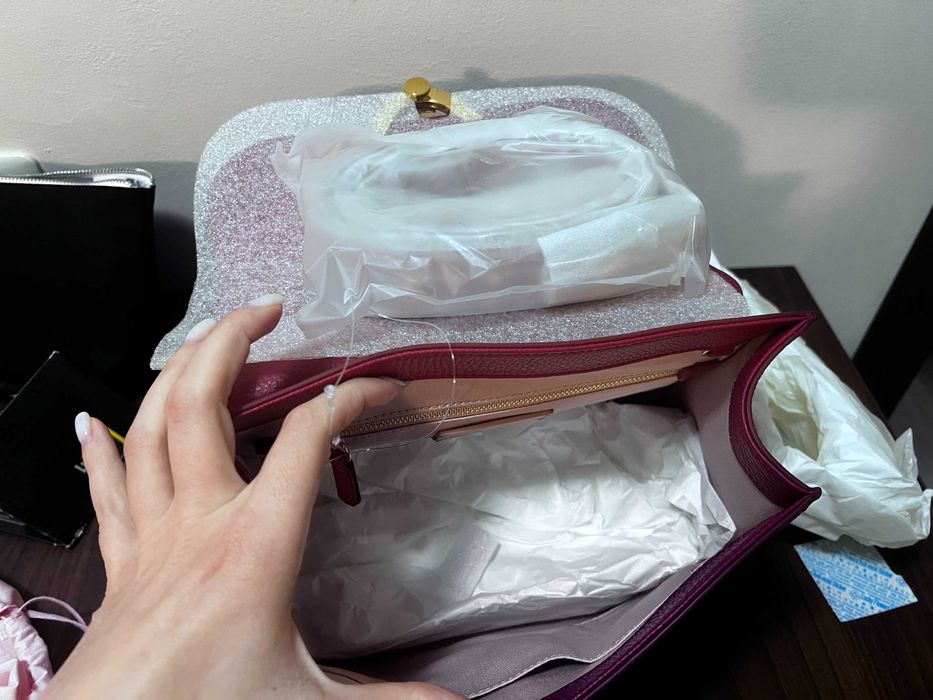 НОВА дамска чанта Coccinelle