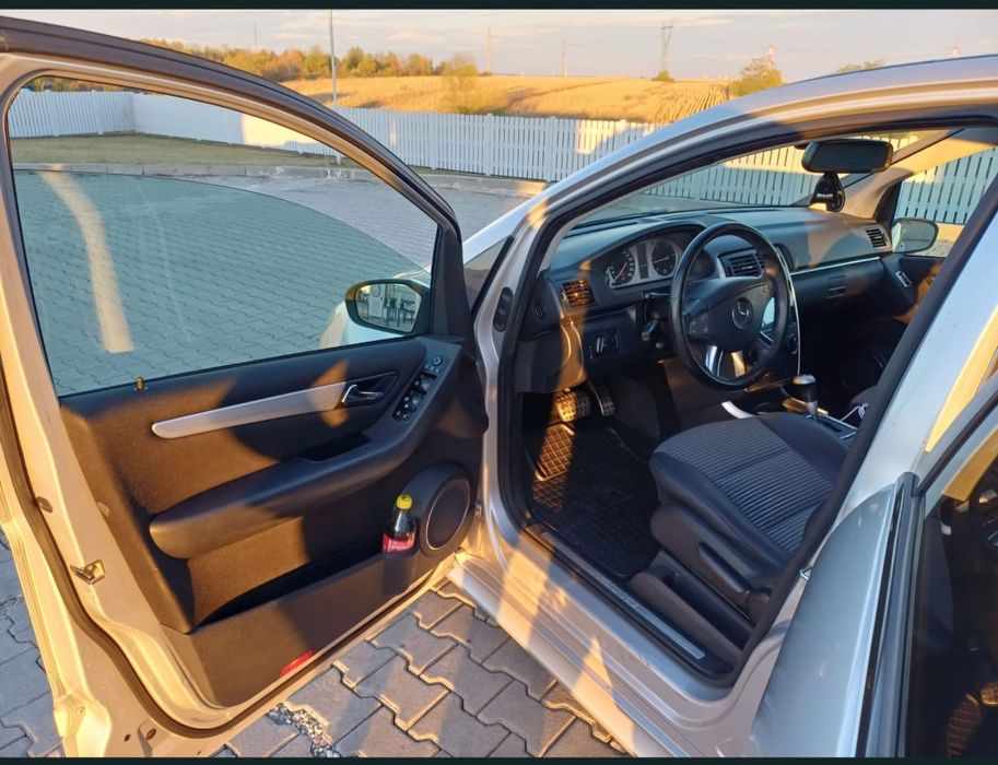 Mercedes Benz B - 200