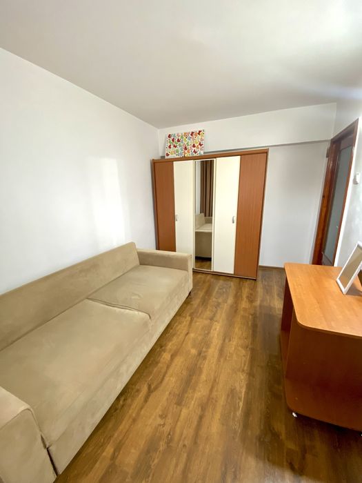 Apartament 3 camere de ÎNCHIRIAT - zona centrala, Bld Traian, foarte aproape de Scoala 2 si Spitalul Judetean.