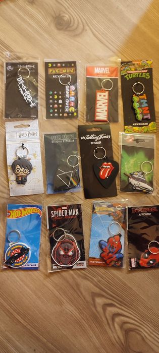 Brelocuri diverse noi: Marvel, Harry Potter, Pink Floyd, Rolling Stone