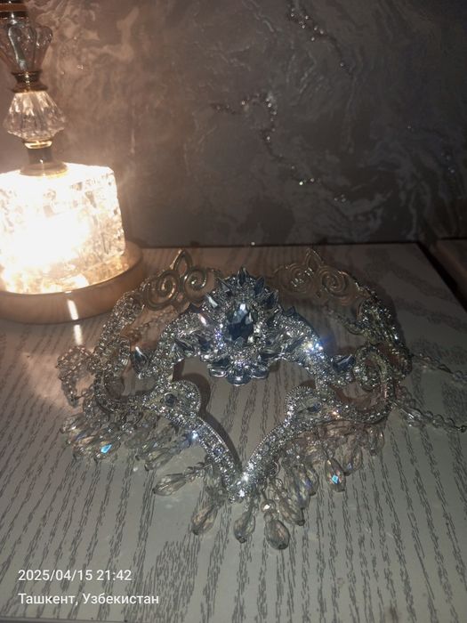 Deadema sotiladi Holati yangi.Kelinlik doʻppisiyam sotiladi 70 ming