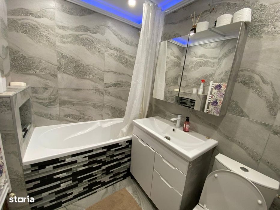 Apartament Centru, Modern, 3 Camere, Targoviste - 420 Euro