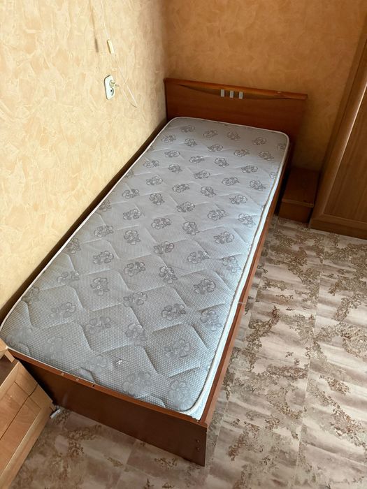 Отдам кровать с матрасом