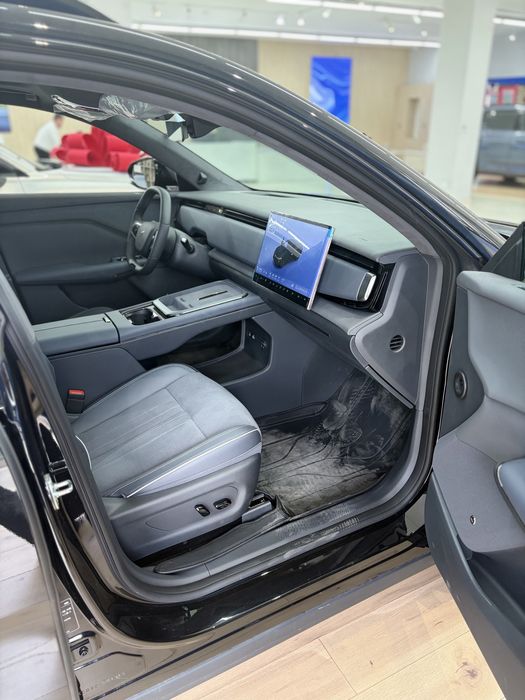 Voyah Courage 570KM Elektr (4 AWD 2 Mator) Full 1 yil garantiya
