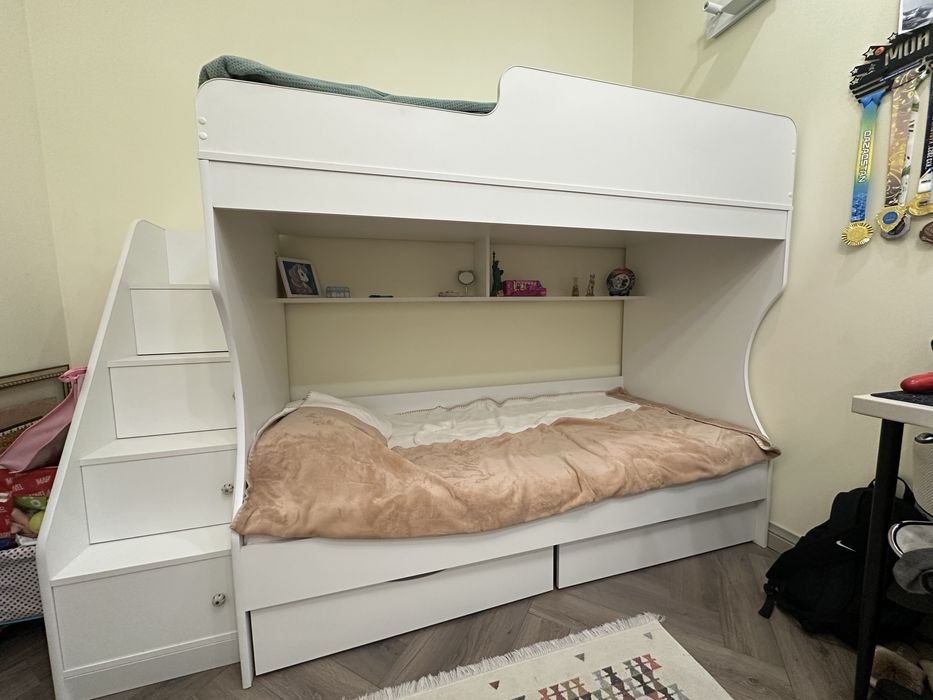 Продам двухъярусную кровать