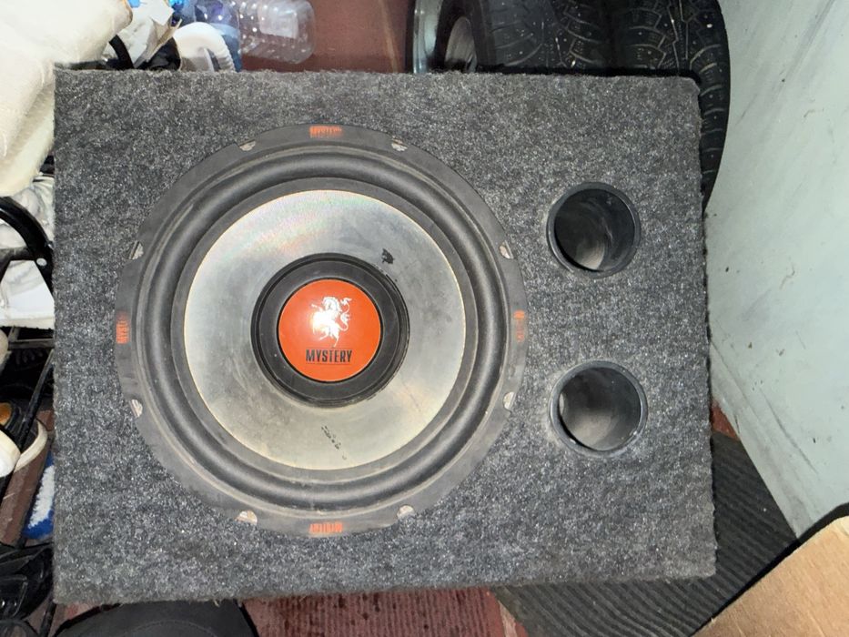 Продам Саббуфер в отличном состояние!