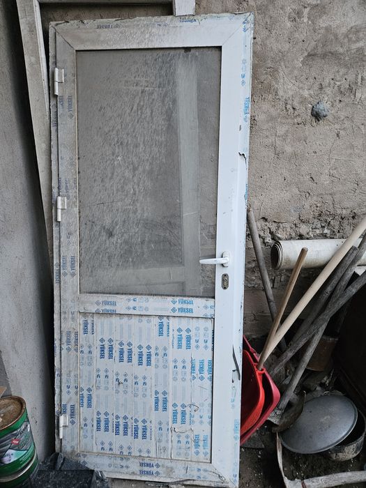 Дверь алюминиевый пластиковые