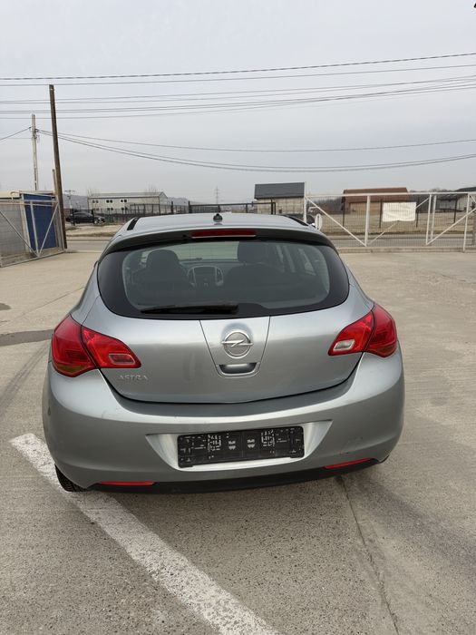 Opel Astra j 1,4 2012