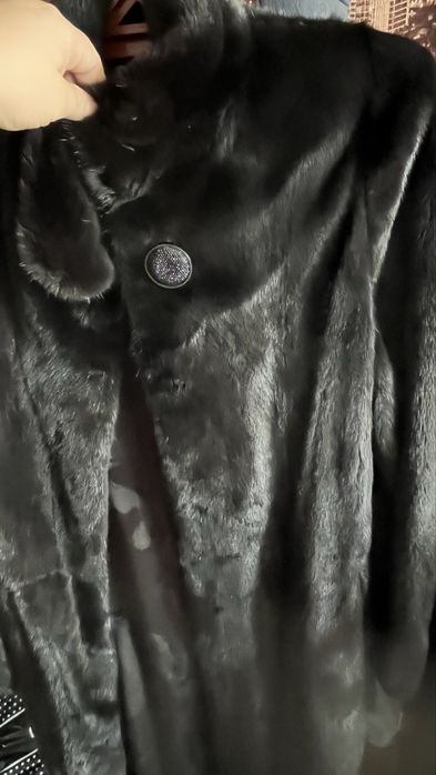 Продам норковую шубу Blek Lama