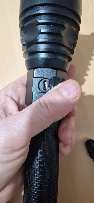 Lanternă led XHP 360, cu 2 acumulatori  26650. Încărcare USB C.  IPX6.