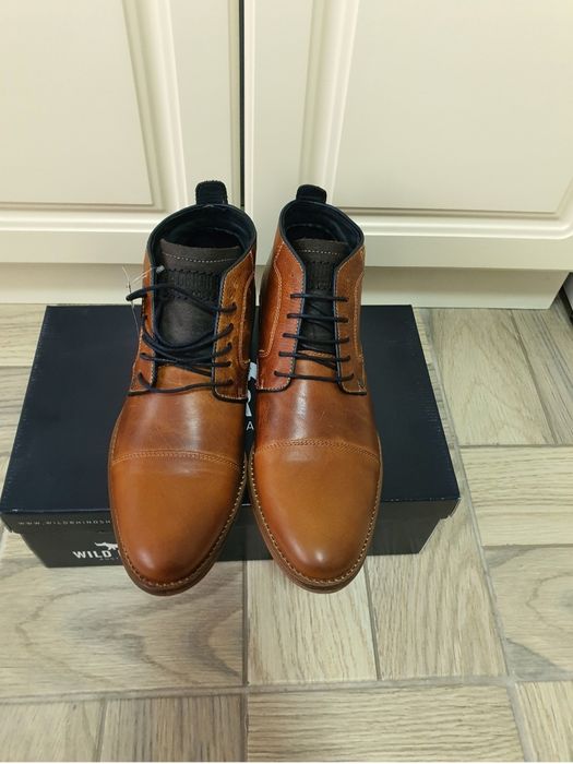 Ghete editie limitata, piele naturala portugheza, lucrate manual;