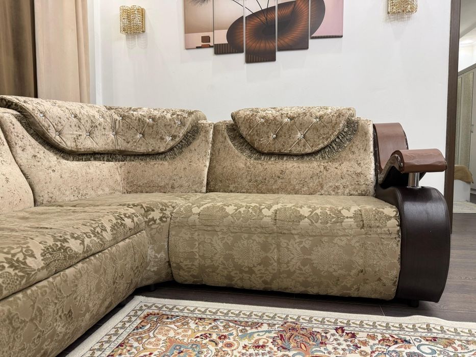 Большой семейный диван