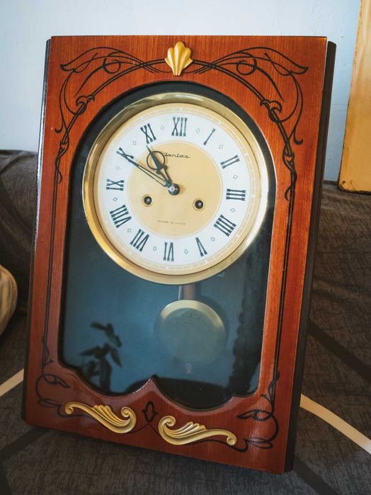 Ceas de perete cu pendul , rusesc