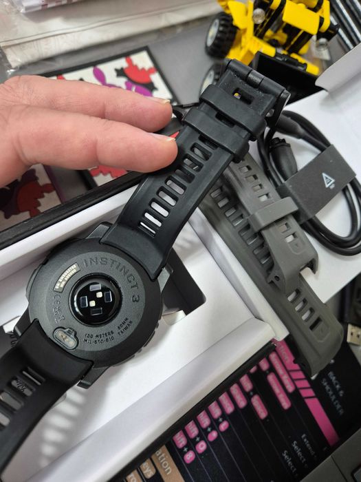 Garmin Instinct 3 Amoled, 50mm, negru, in garanție