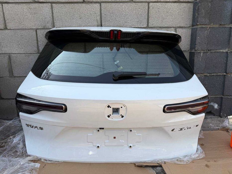 Крышка багажника белый б/у оригинал Чанган Цс55+