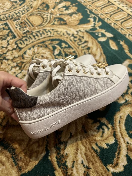 Продаю кроссовки Michael Kors
