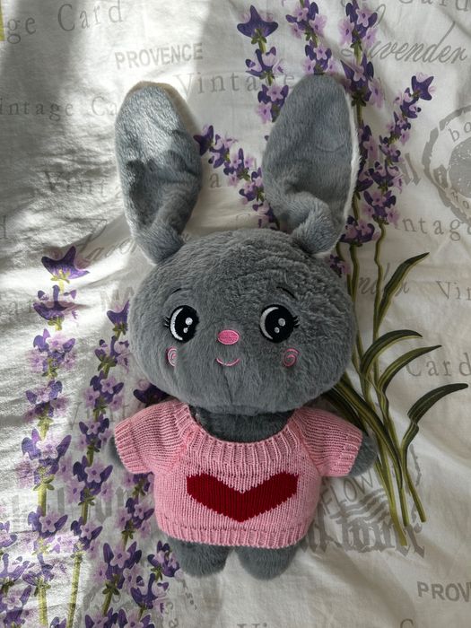 Новая игрушка зайка