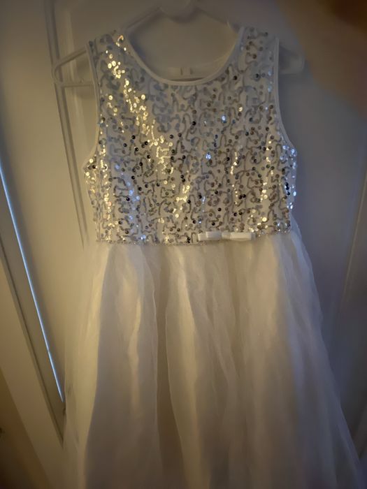 Продам красивое, белое платье