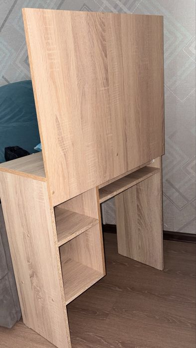 Продам туалетный столик с зеркалом