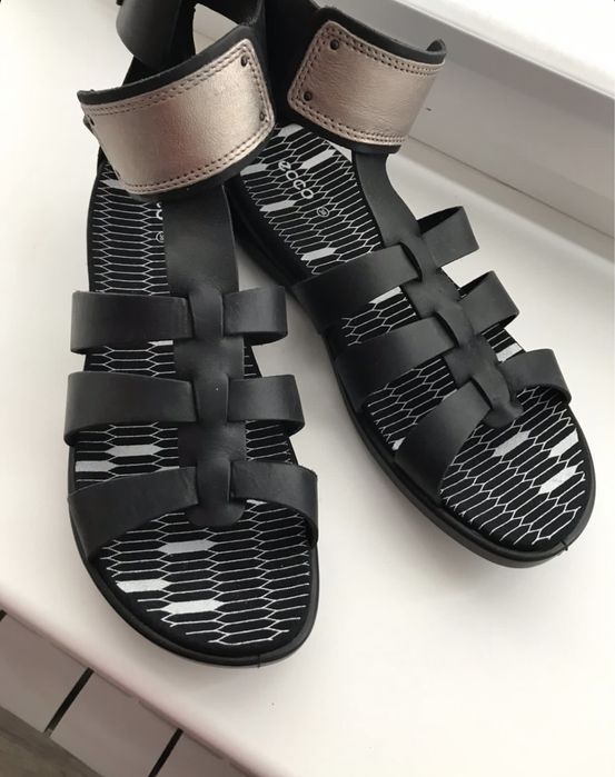 Сандалий   Ecco   новые .