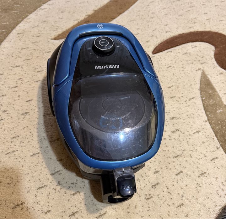Vând aspirator Samsung CycloneForce Anti-Tangle