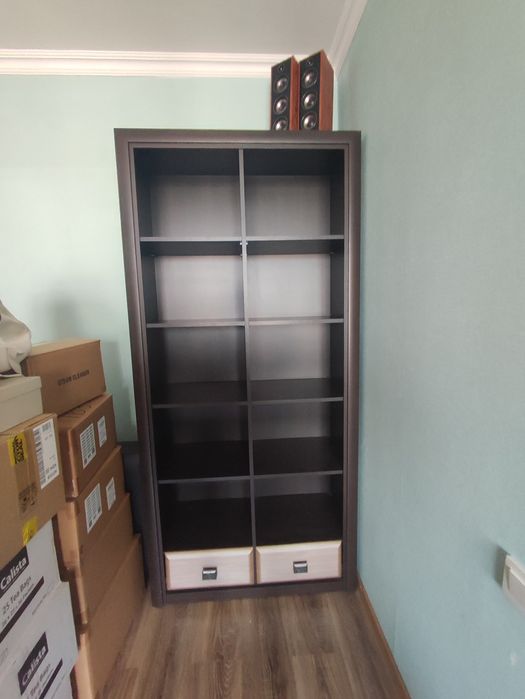 Шкаф книжный .Торга нет.