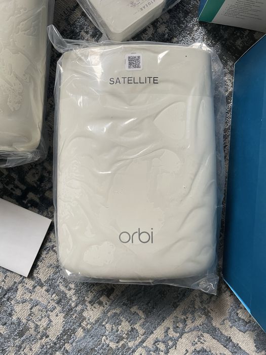 Mesh Маршрутизатор NetGear Orbi - KIT (RBR50 + 2xRBS50 + RBS20)