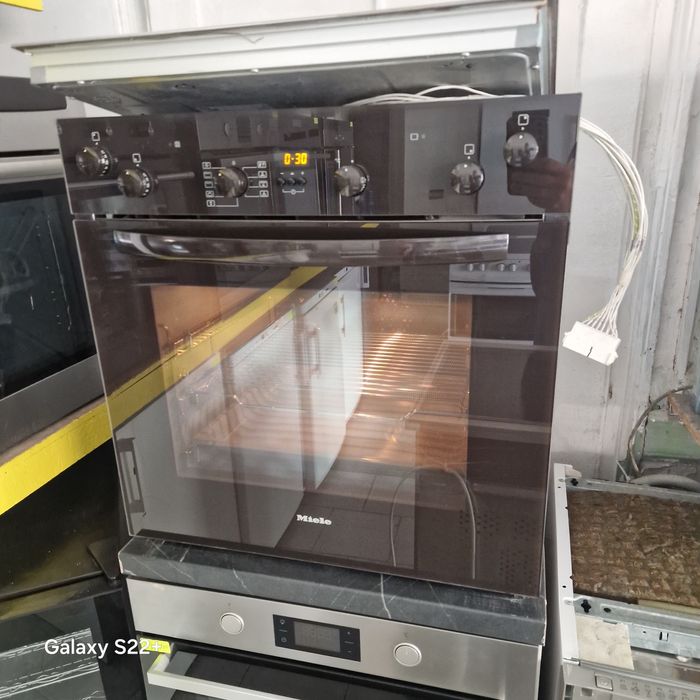 Комплект фурна и плот за вграждане MIELE H4114E