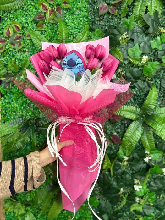 Букет Плюшена играчка ананас с лалет и други