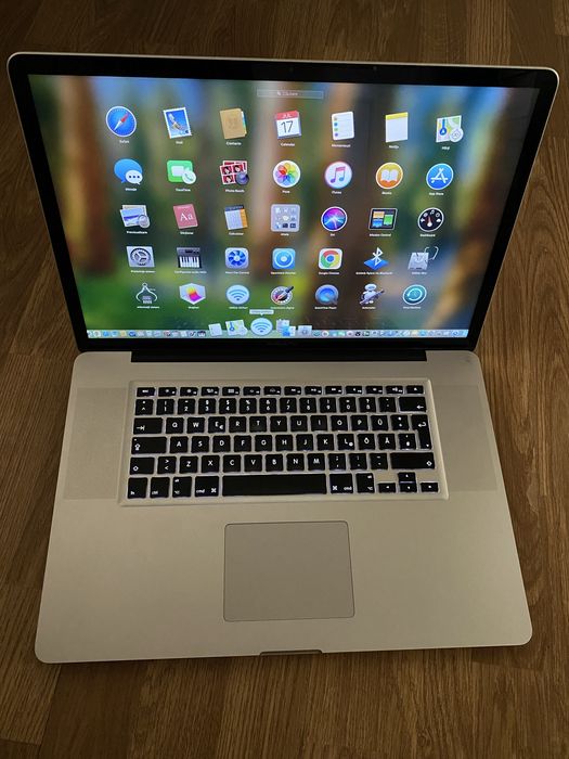 Laptop Apple MacBook Pro intel core i7,Tastatură luminată,Display mare de 17 inch led,8gb ram ddr3,SSD disk 130gb memorie,baterie nouă 169 de cicluri