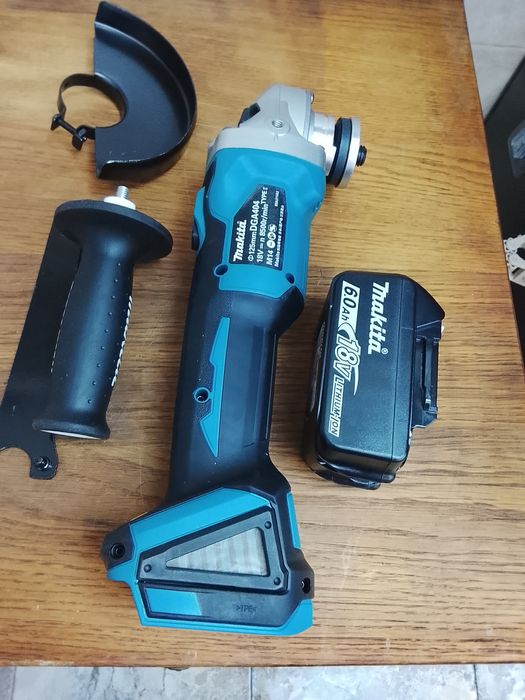 Flex Makita cu variator de viteza și o baterie de 6A