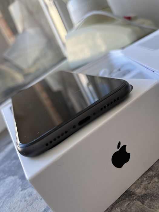 Продам телефон Айфон 11 , состояние отличное