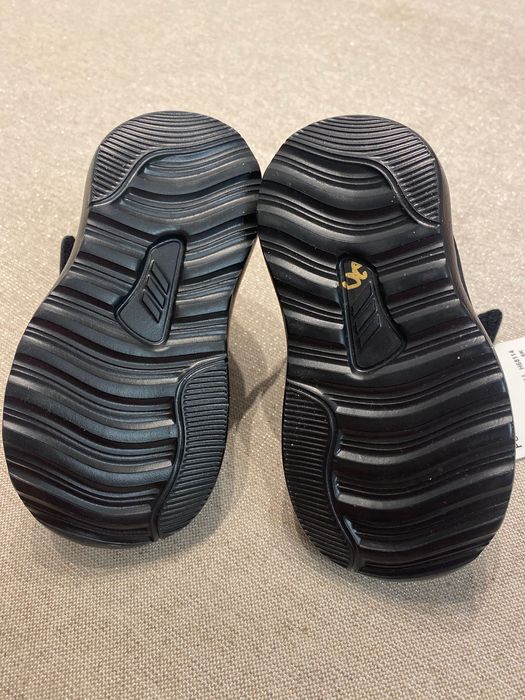 Adidas Superhero Marvel Adventures маратонки детски 22 номер нови