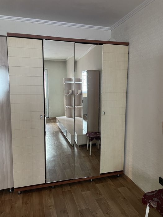 Шкаф в спальню б/у состояние