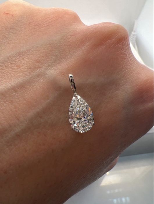 Pandantiv aur alb de 14K, diamant 2,02 ct (formă pară), certificat IGI,  culoare F și claritate VVS2
