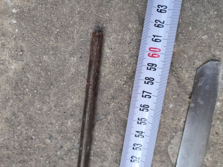 Стар нож с масат