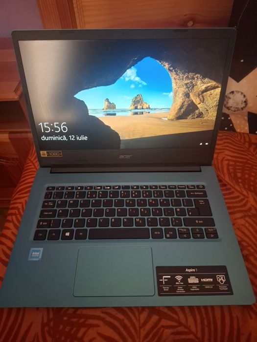 Laptop acer de vânzare cu încărcător si mouse
