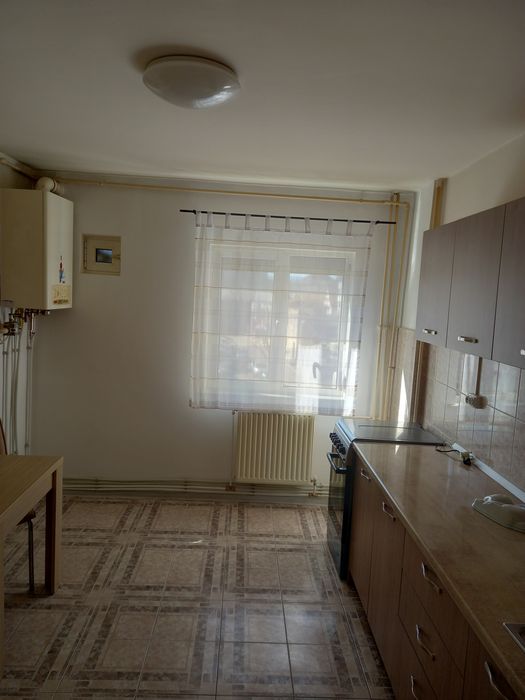 Închiriez apartament