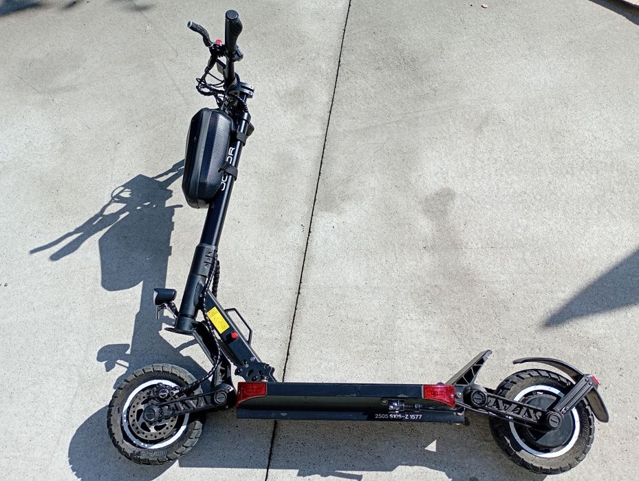 Trotinetă electrică Joyor S10-S Z Custom 2000W – 1500 km, viteză 82 km/h + CASCĂ & OCHELARI SILVIS ( Fac schimb și cu bike full suspension)