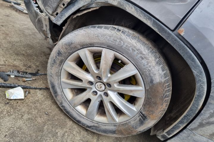 bara fata capota far stanga dreapta radiator apa clima intercooler  armatura grile bord plafoniera calandru  stop tripla stanga dreapta  VW Tiguan motor 2.0tdi 140cp CBAB 2009 Dezmembrez Dezmembrari