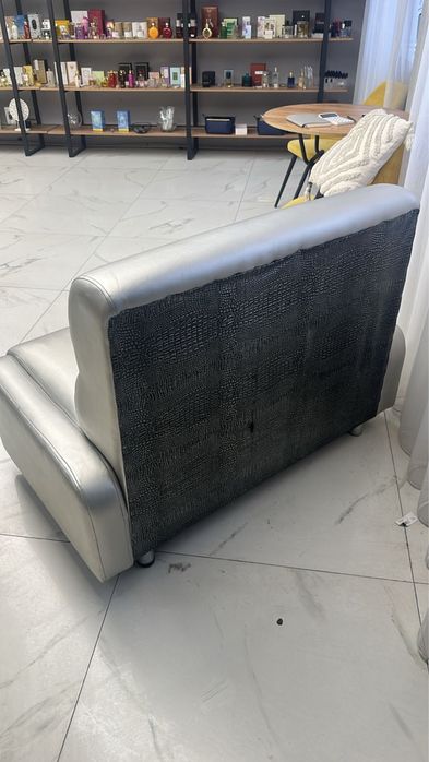 Продам диван стоял в студии