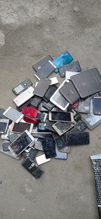 Телефоны на запчасти по 2000 телефон