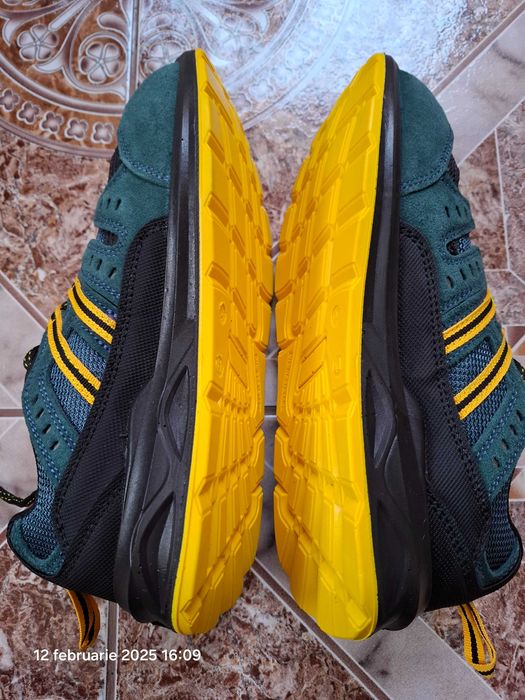 Vând încălțăminte de lucru