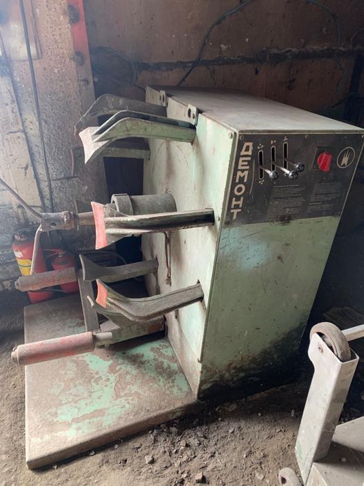 Шиномонтажный  станок „ДЕМОНТ"