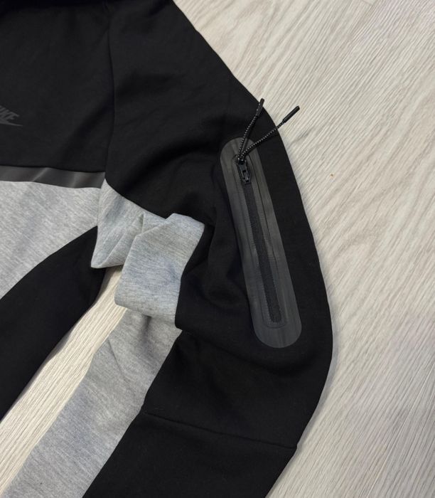 ULTIMELE BUCATI!! Compleu Bluza / Pantaloni Trening Nike Tech Fleece Gri / Negru  Marimi S-XXL Unisex